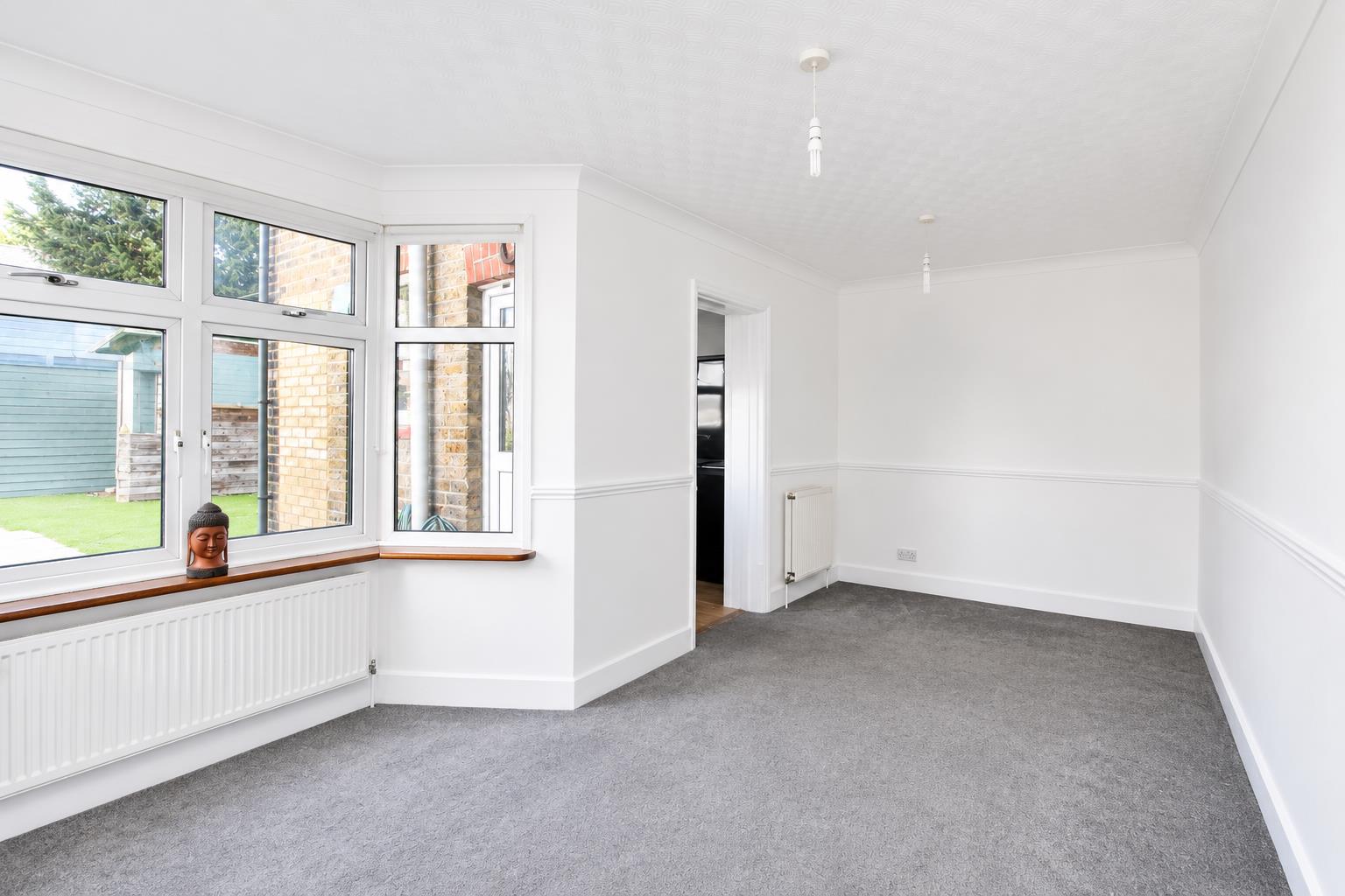 2 bed property in Sandy Lane North, Wallington